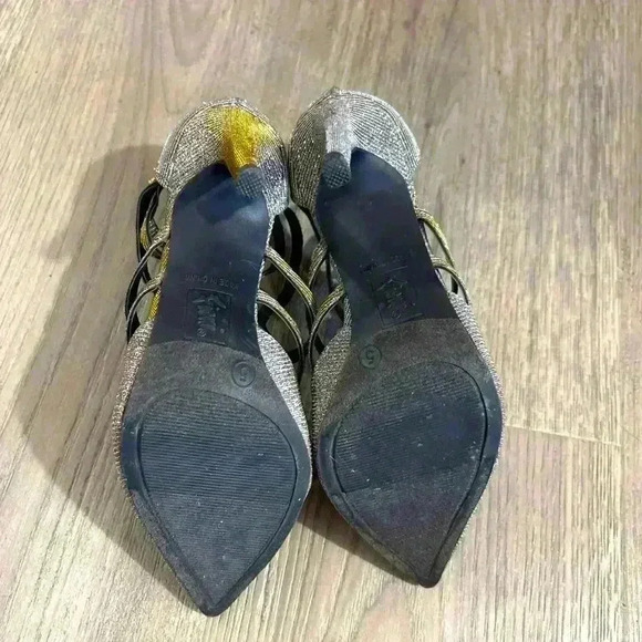 Fioni Closed Pointed Toe Silver Sparkle Heels Size 5 Zipper 3” Heel Buckle Strap - Picture 7 of 8